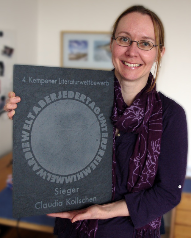 Claudia mit Stele