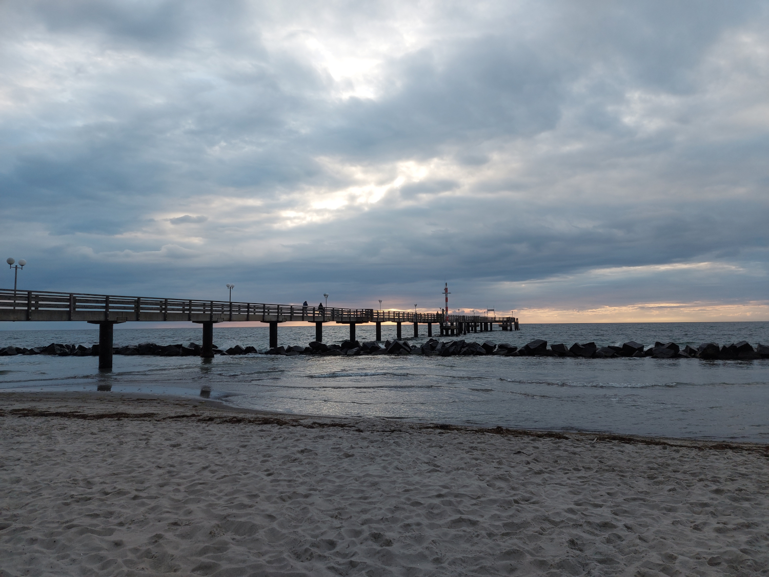 Seebrücke Wustrow Sturmtiefwolken Sonnenuntergang